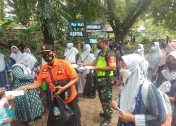 Antisipasi Peningkiatan Kasus Covid 19, Senkom Mitra Polri Jateng Ikut Bagikan Masker
