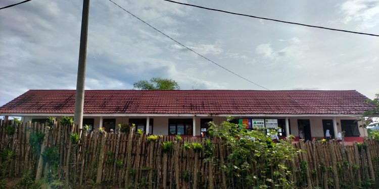 Longsornya Talut halaman SDS Selandau Tengah Belum Kunjung Diperbaiki Secara Permanen