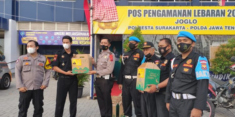 Senkom Mitra Polri Solo Peduli Petugas Pengamanan Mudik