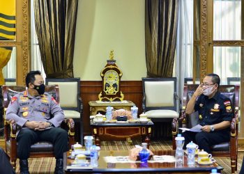 Kapolri Jenderal Listyo Sigit Prabowo Temui Ketum Senkom Mitra Polri Di Ruang kerjanya
