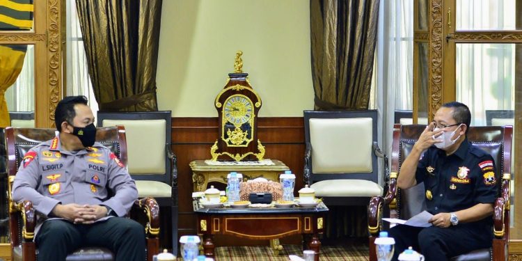 Kapolri Jenderal Listyo Sigit Prabowo Temui Ketum Senkom Mitra Polri Di Ruang kerjanya
