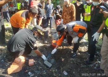 Pembina Senkom Pusat Melakukan Peletakan Batu Pertama Pembangunan Kantor Senkom Mitra Polri Sidoarjo
