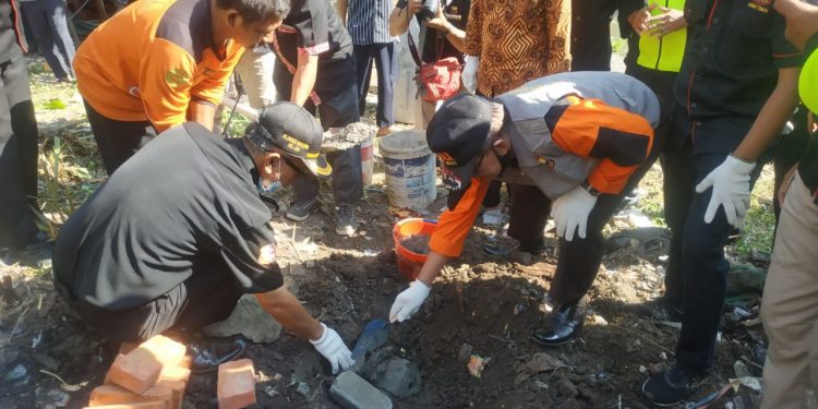Pembina Senkom Pusat Melakukan Peletakan Batu Pertama Pembangunan Kantor Senkom Mitra Polri Sidoarjo