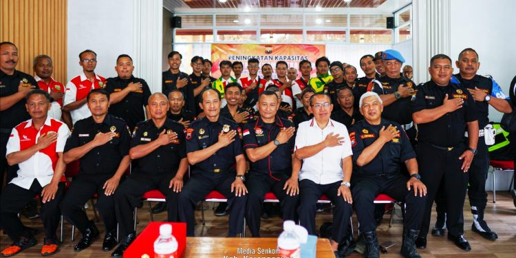 Ketum Senkom Mitra Polri Memberikan Pembekalan Untuk Pengurus Senkom Batu Malang Dan Karanganyar