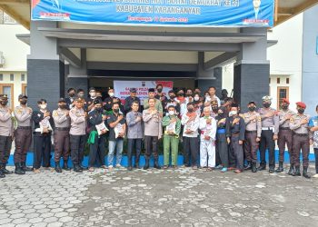 Polres Karanganyar Membagikan  10 Ton Beras Bantuan Sosial Dari Polda Jateng