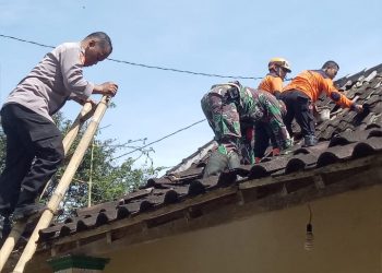 Aksi Cepat Senkom Mitra Polri Bantu Warga Terdampak Puting Beliung Di Karanganyar