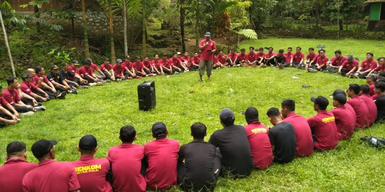 Ratusan Anggota Senkom Mitra Polri Surakarta Adakan Latihan Bersama