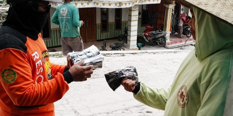Guguran Awan Panas Gunung Merapi Sejak Sabtu Senkom Membagikan Masker