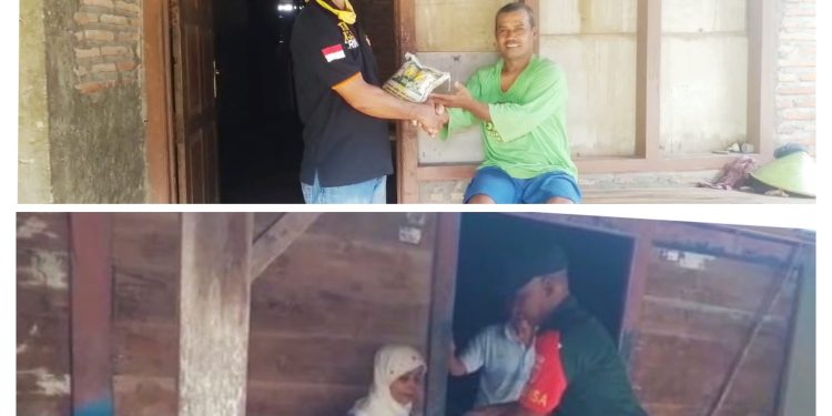 Babinsa Padaan Japah Bersinergi dengan Senkom Bagikan Zakat Kepada Warga
