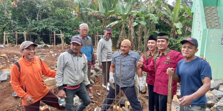 Peletakan Batu Pertama Pembangunan Aula PC LDII Way Tenong oleh Pratin Padang Tambak