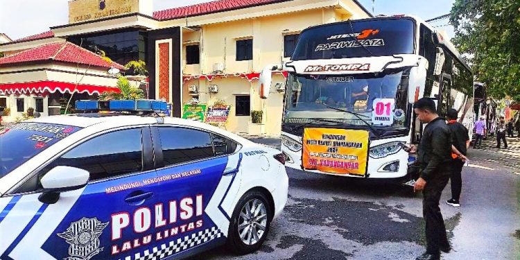 Senkom Mitra Polri Karanganyar Berangkat ke Pesta Rakyat Bhayangkara 2024 di Semarang