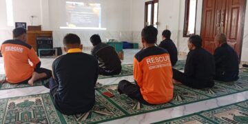 Perkuat Kompetensi Kehumasan dan Publikasi Digital : Senkom Mitra Polri Kab Lampung Barat Mengikuti Bimtek Secara Daring