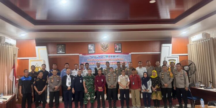 Ciptakan  kondusifitas menjelang perayaan Natal 2025 dan Tahun Baru 2026 Polres Maros Gelar Rakor 