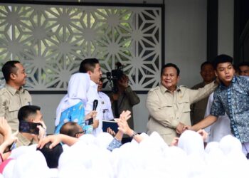 Momen Haru Presiden Prabowo dan Siswa SMAN 1 Cilacap Nyanyikan Lagu-Lagu Nasional