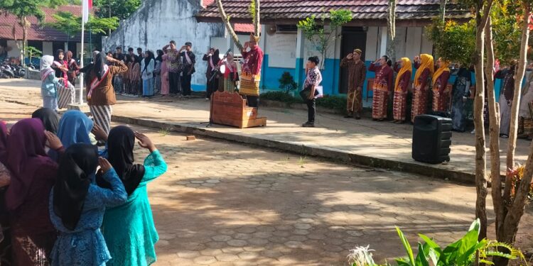 SD NEGERI 1 BASUNGAN dan SMP NEGERI 1 PAGAR DEWA Peringati HARDIKNAS 2026
