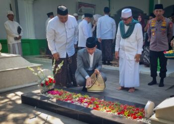 Wapres Gibran Ziarah ke Makam K.H. Abdul Wahab Chasbullah dan Hadiri Haul ke-55 di Jombang
