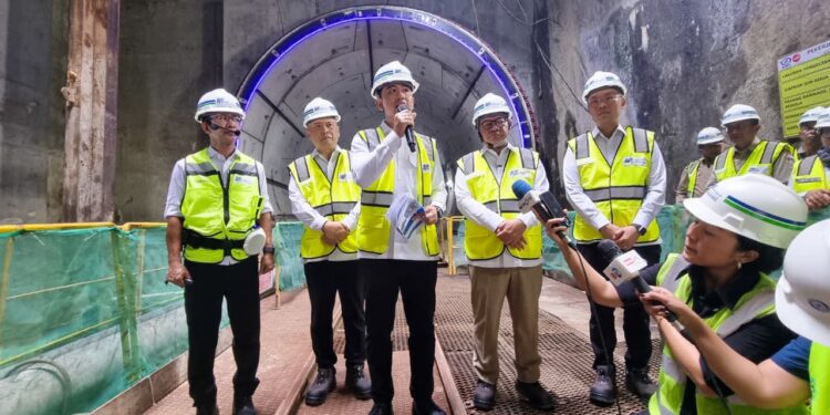 Wapres Tinjau Progres MRT Fase 2A, Tegaskan Transportasi Publik Modern Jadi Prioritas Nasional