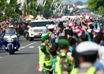 Naik Maung, Presiden Prabowo Tiba di Nganjuk Disambut Antusias Warga hingga Buruh