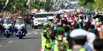 Naik Maung, Presiden Prabowo Tiba di Nganjuk Disambut Antusias Warga hingga Buruh