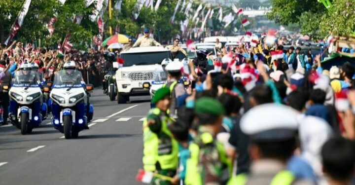 Naik Maung, Presiden Prabowo Tiba di Nganjuk Disambut Antusias Warga hingga Buruh