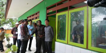 Tinjau SD Negeri dan MTS Papela, Wapres Pastikan Program Prioritas Presiden Jangkau Wilayah 3T