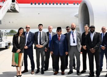 Sebelum Tinggalkan Paris, Presiden Prabowo Abadikan Momen Hangat Bersama Pengawal Prancis